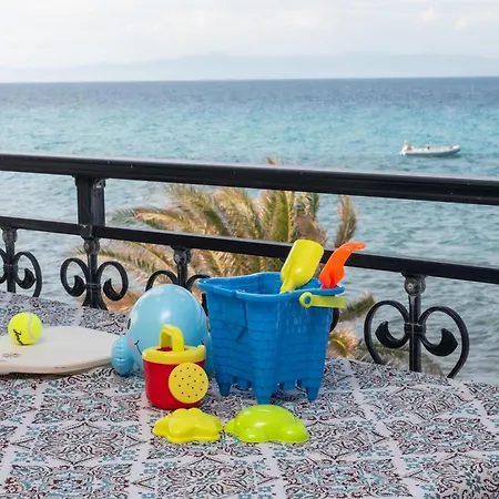 Houseloft Sandals Beachfront Políhrono